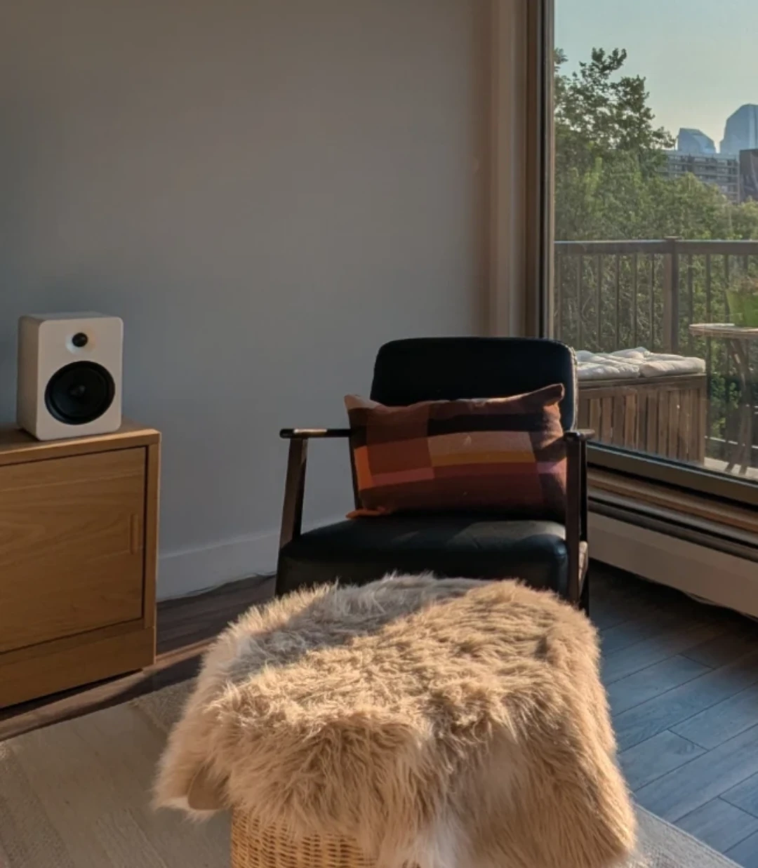 Ikea Ekenaset Black Leather Chair - photo 4