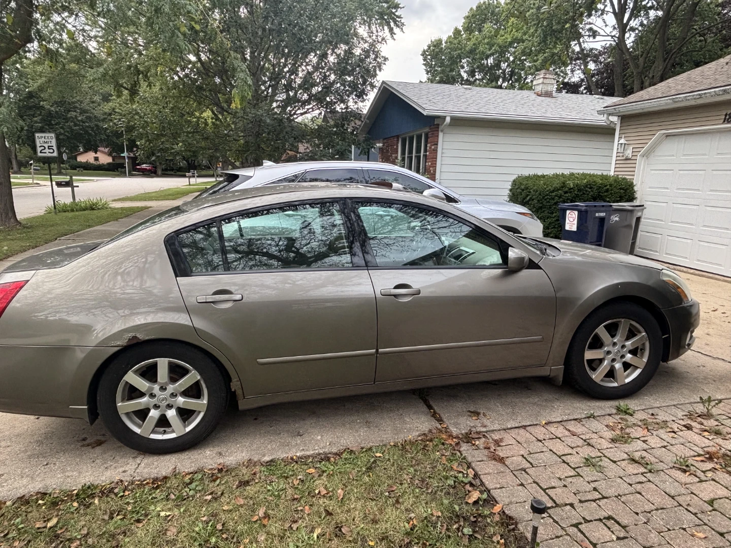 Nissan Sedan - photo 2