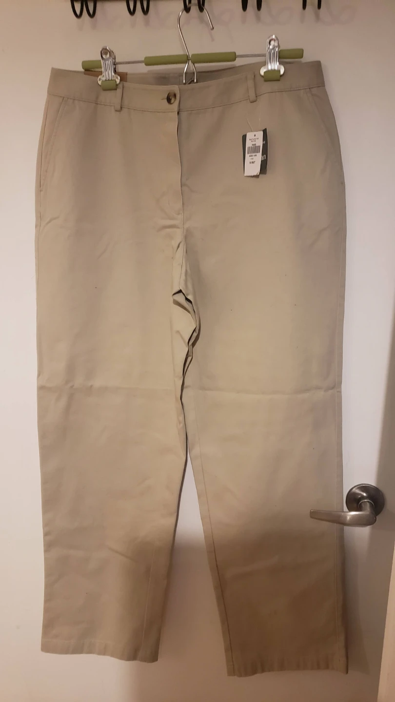 L.L.Bean Wrinkle-Free Khaki Pants - Size 14 M/T - photo 3