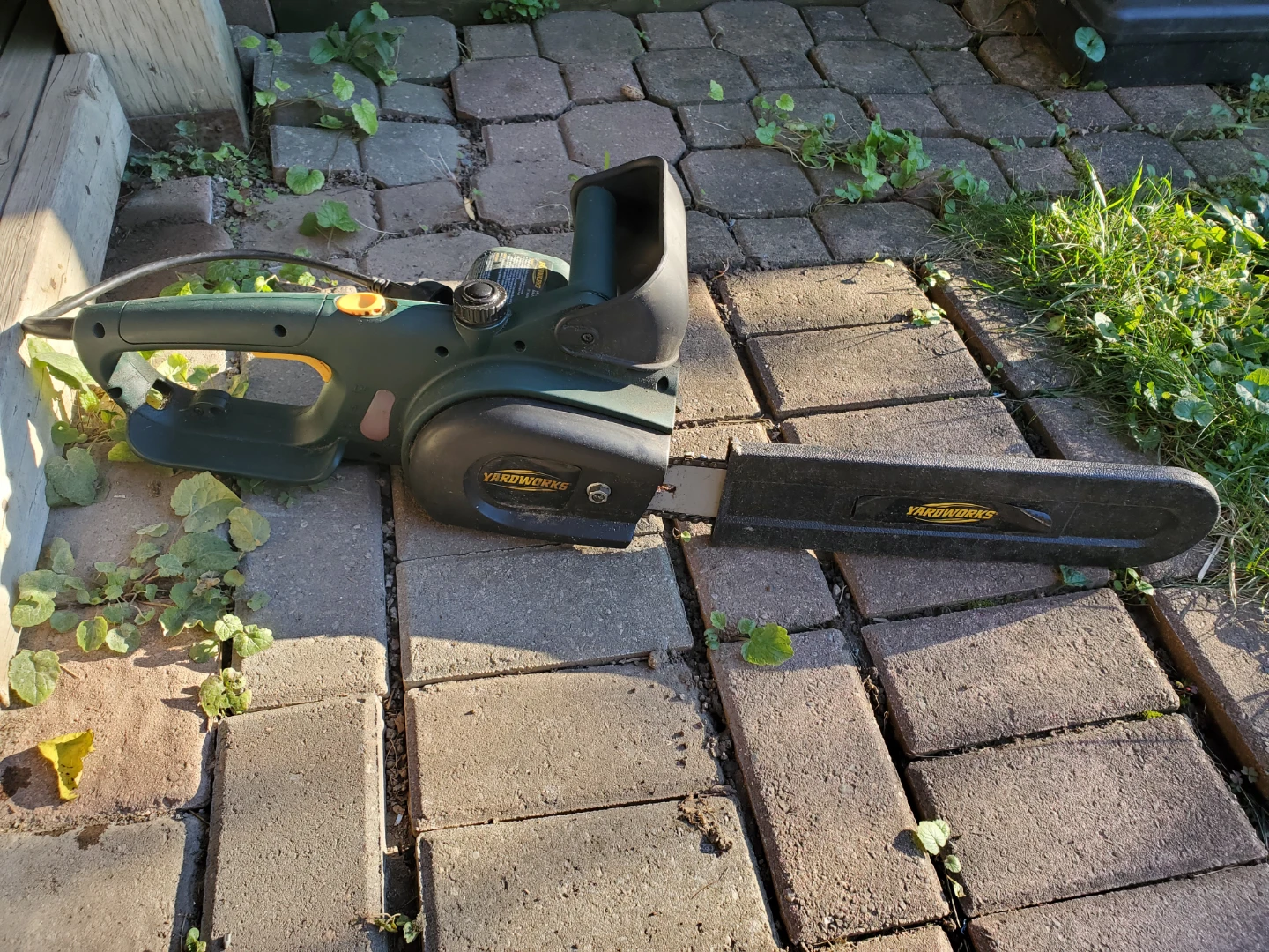 Yardworks 14-inch Electric Chainsaw - photo 2