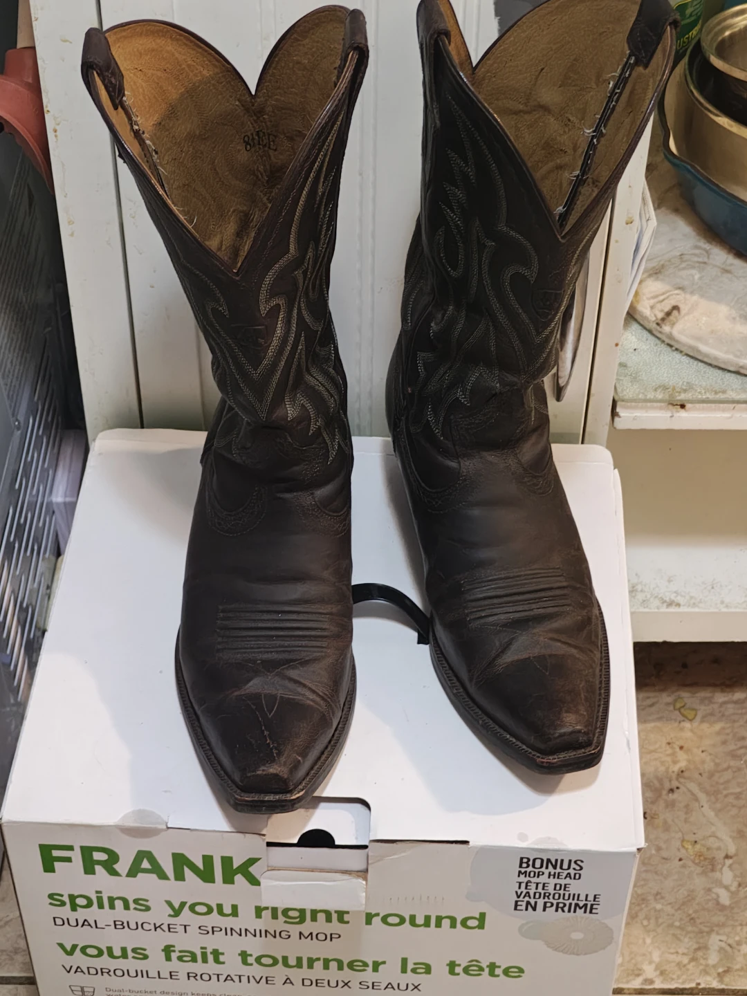 Ariat cowboy boots size 8.5 EE