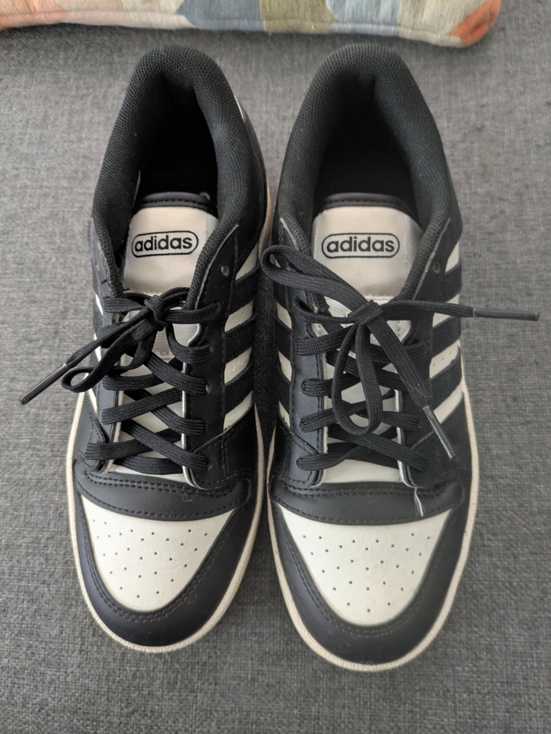 Size 5 youth Adidas shoes - photo 2