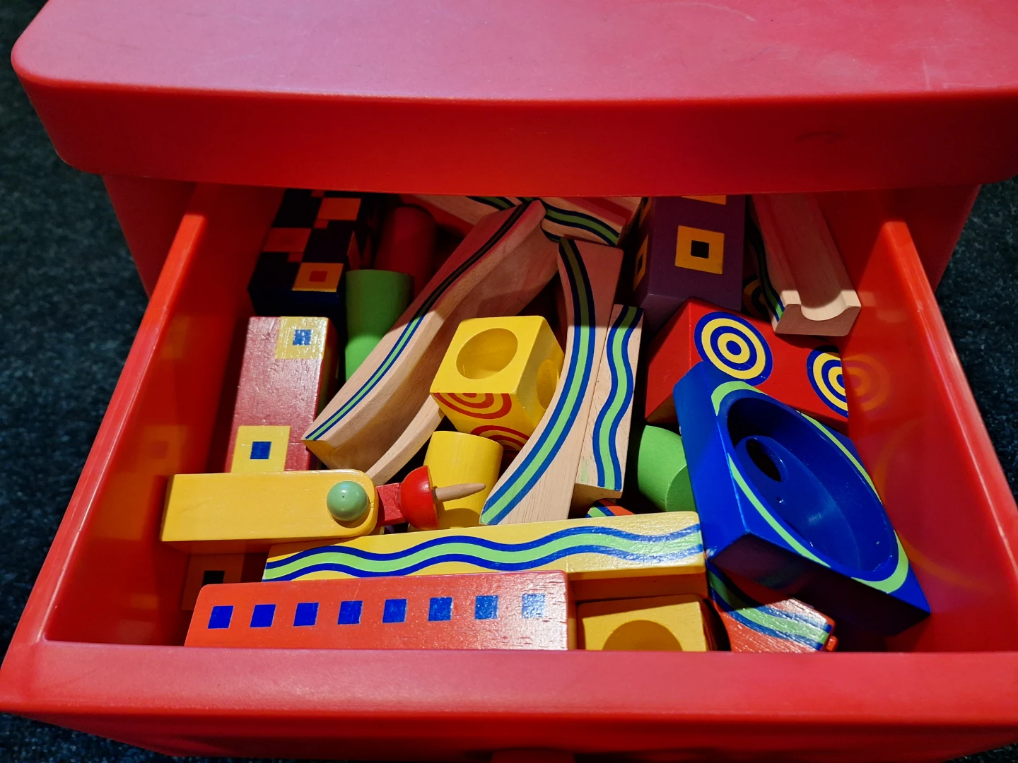 Red plastic kids table with storage drawer - photo 4