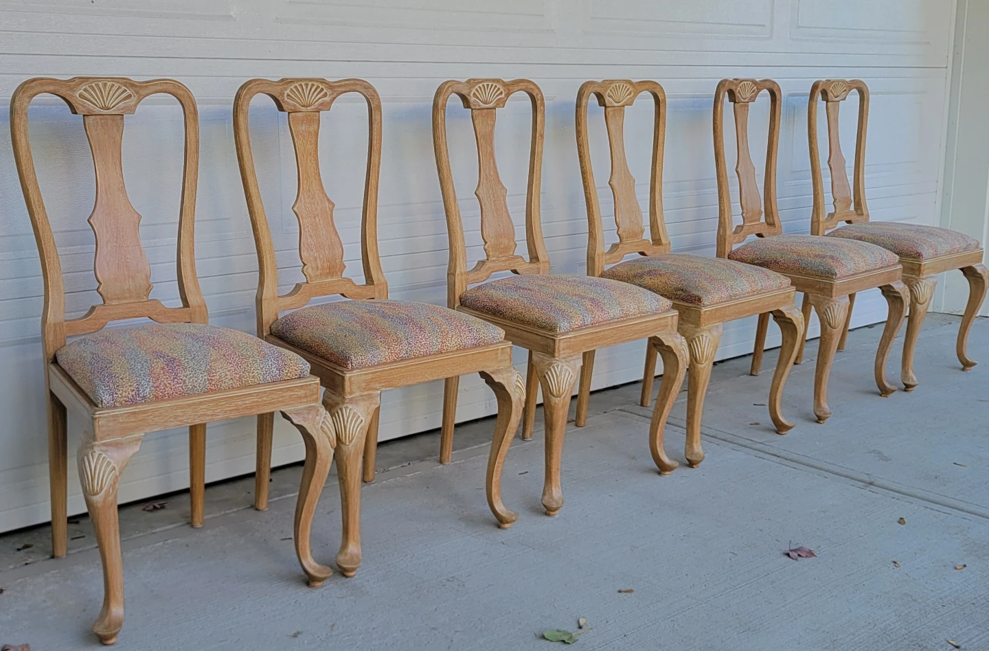 Set of 6 Vintage Queen Anne Dining Chairs – Pickled Oak Finish - photo 4