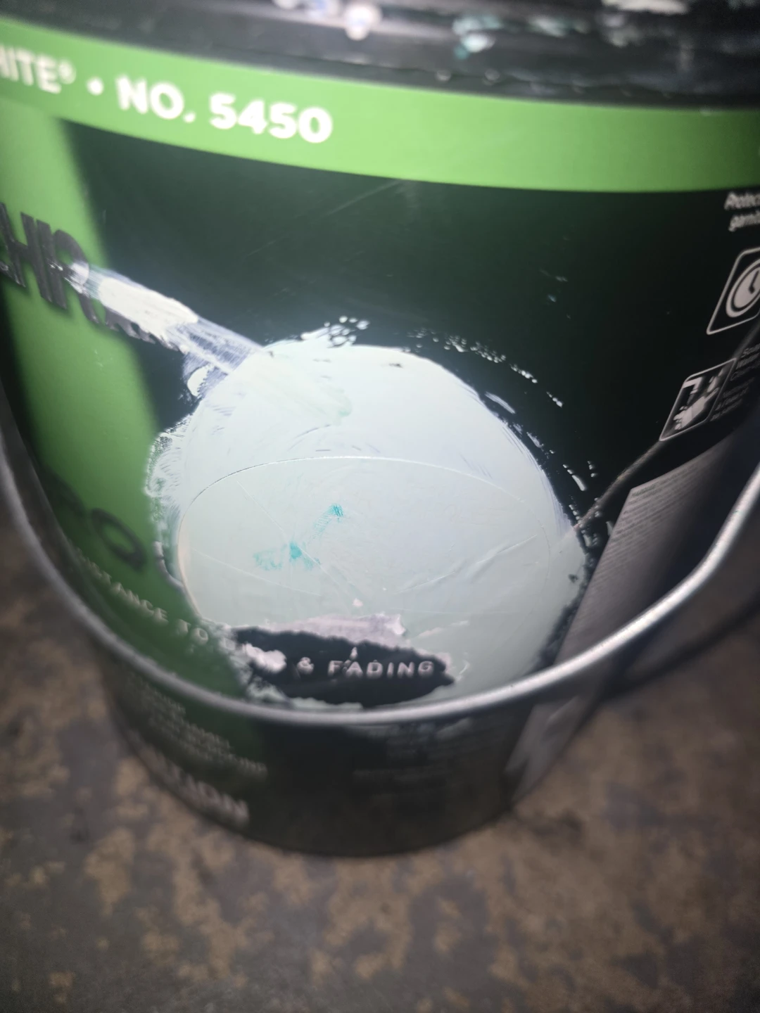 Full not used. Behr Marquee Exterior Semi-Gloss Enamel 3.78L - photo 3