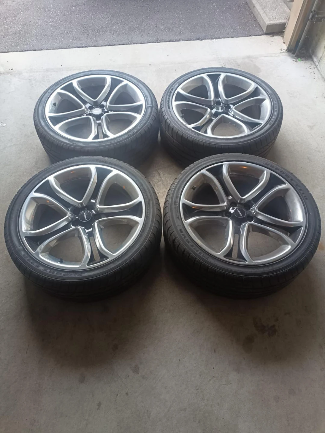Ford Explorer 2017 - 22" Rims with Tires