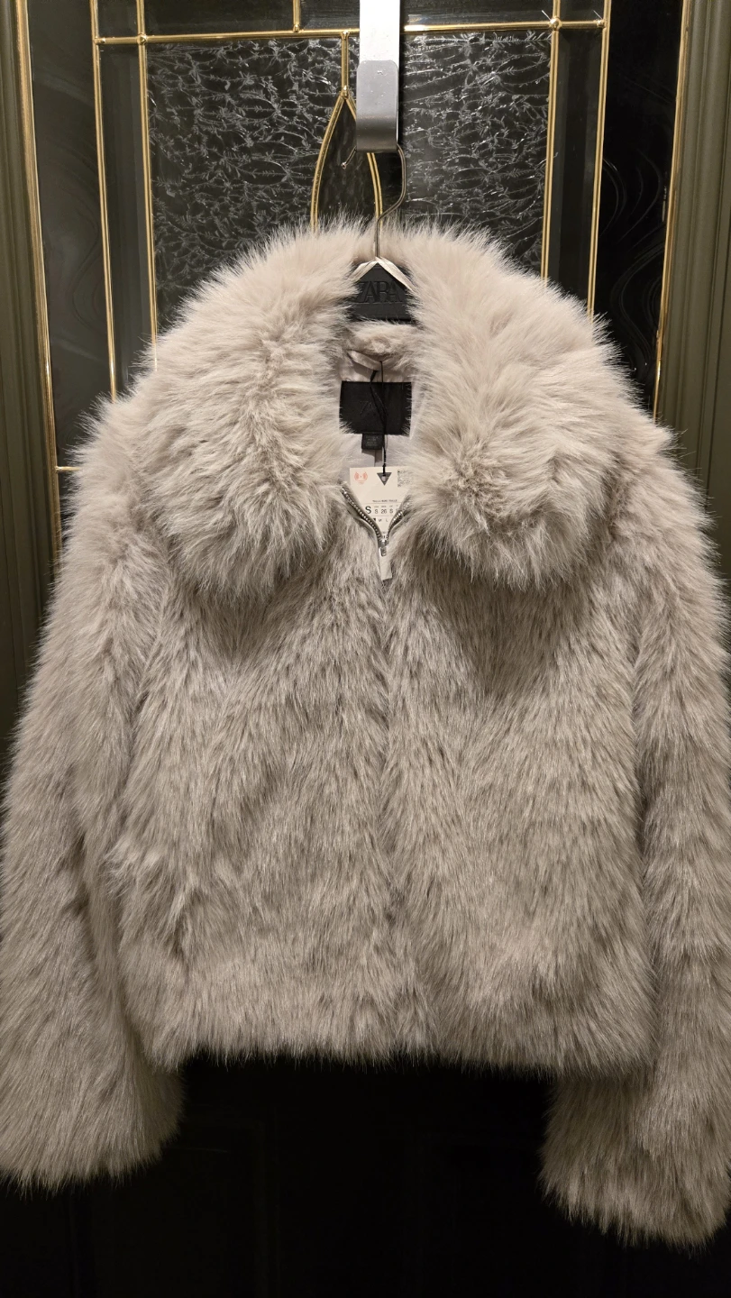 ZARA faux FUR crop style coat - photo 3