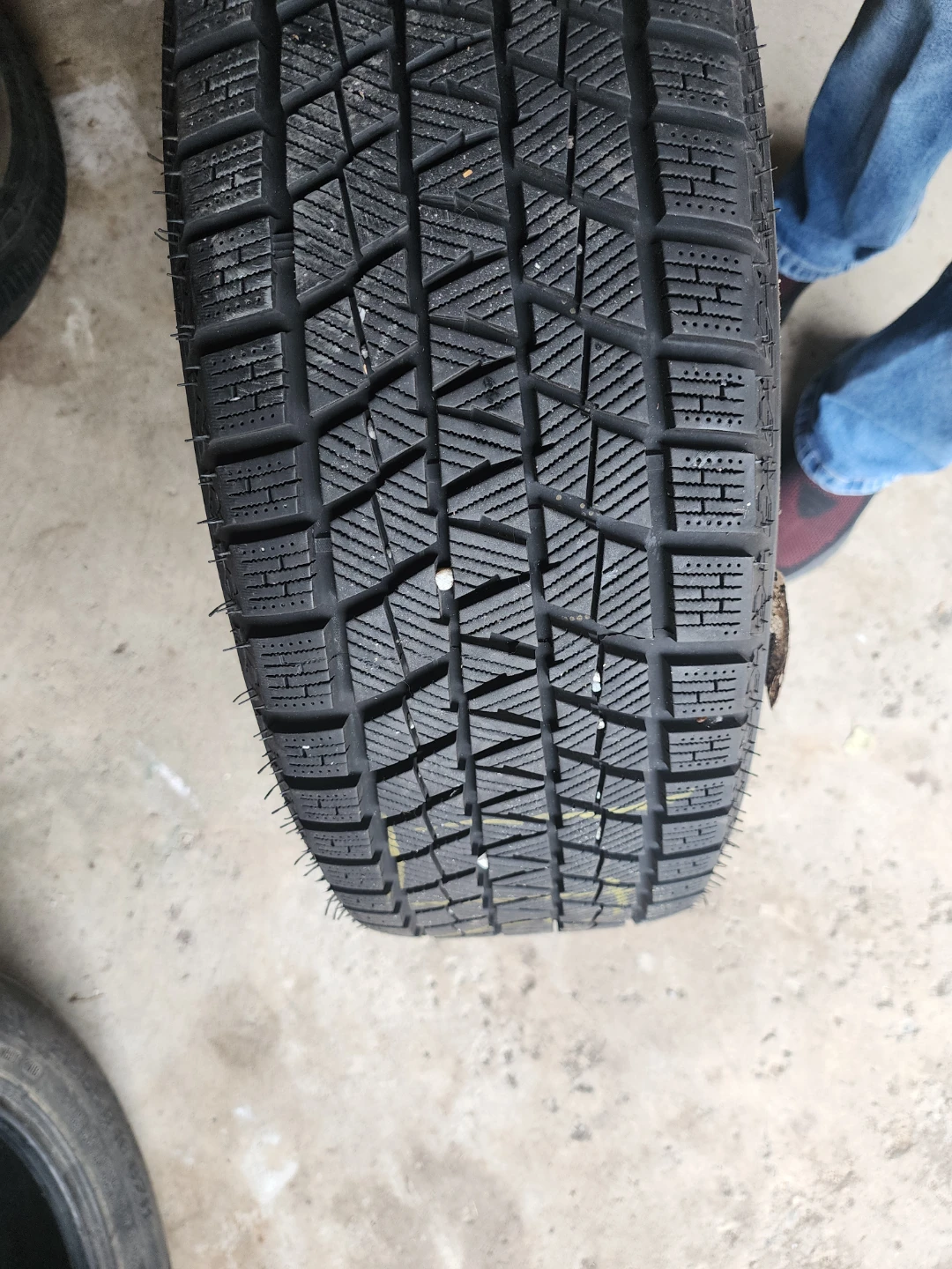 Kapsen 215/55R17 Winter Tires 5x114.5 bolt pattern DOT 2522 - photo 5
