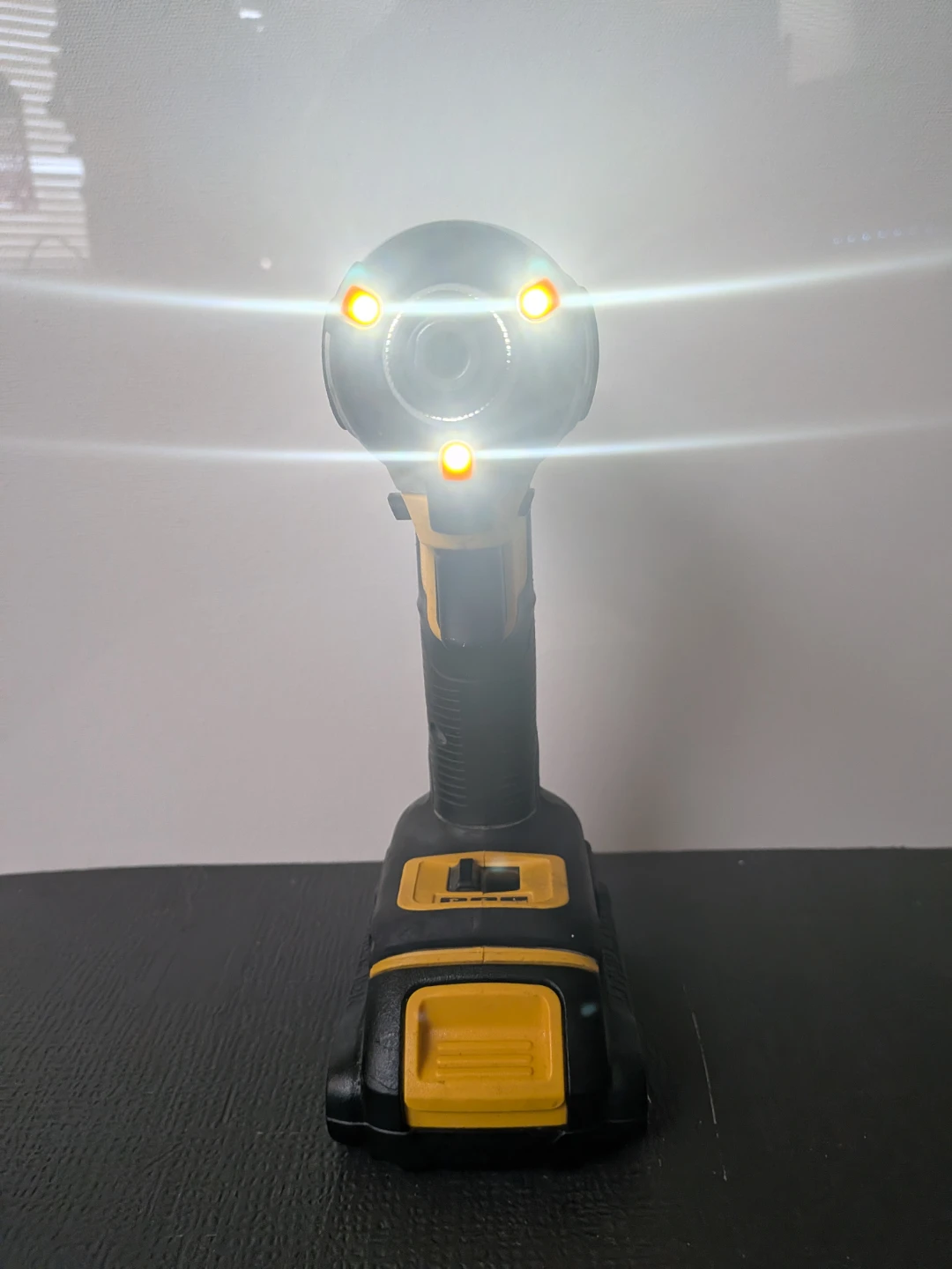 DeWalt 20V MAX XR Brushless Impact Driver (DCF887) w/ Battery - photo 5