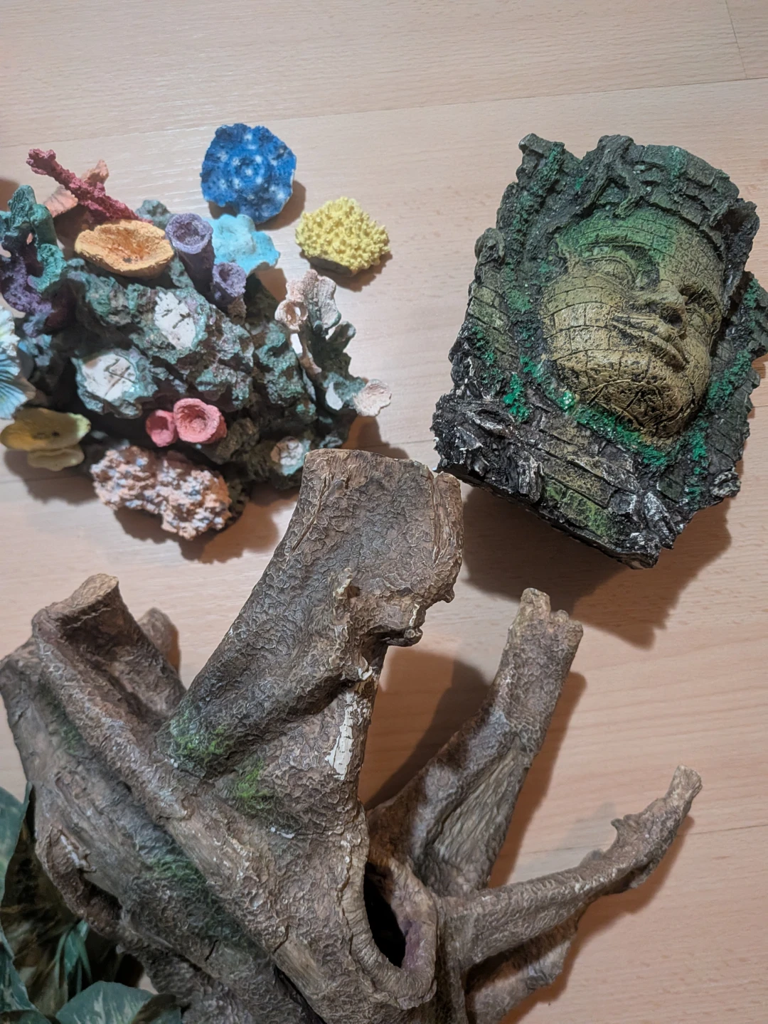 Assorted Aquarium Ornaments and Plants - photo 2