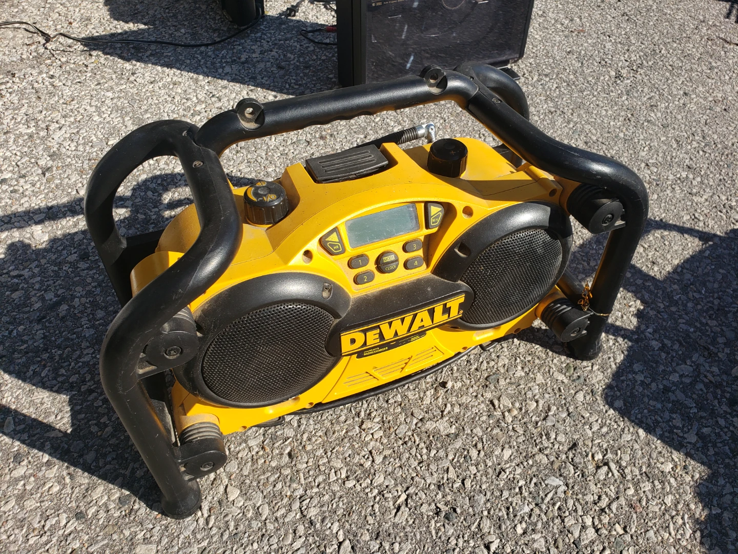 DEWALT DC011 Work Site Radio and Charger
