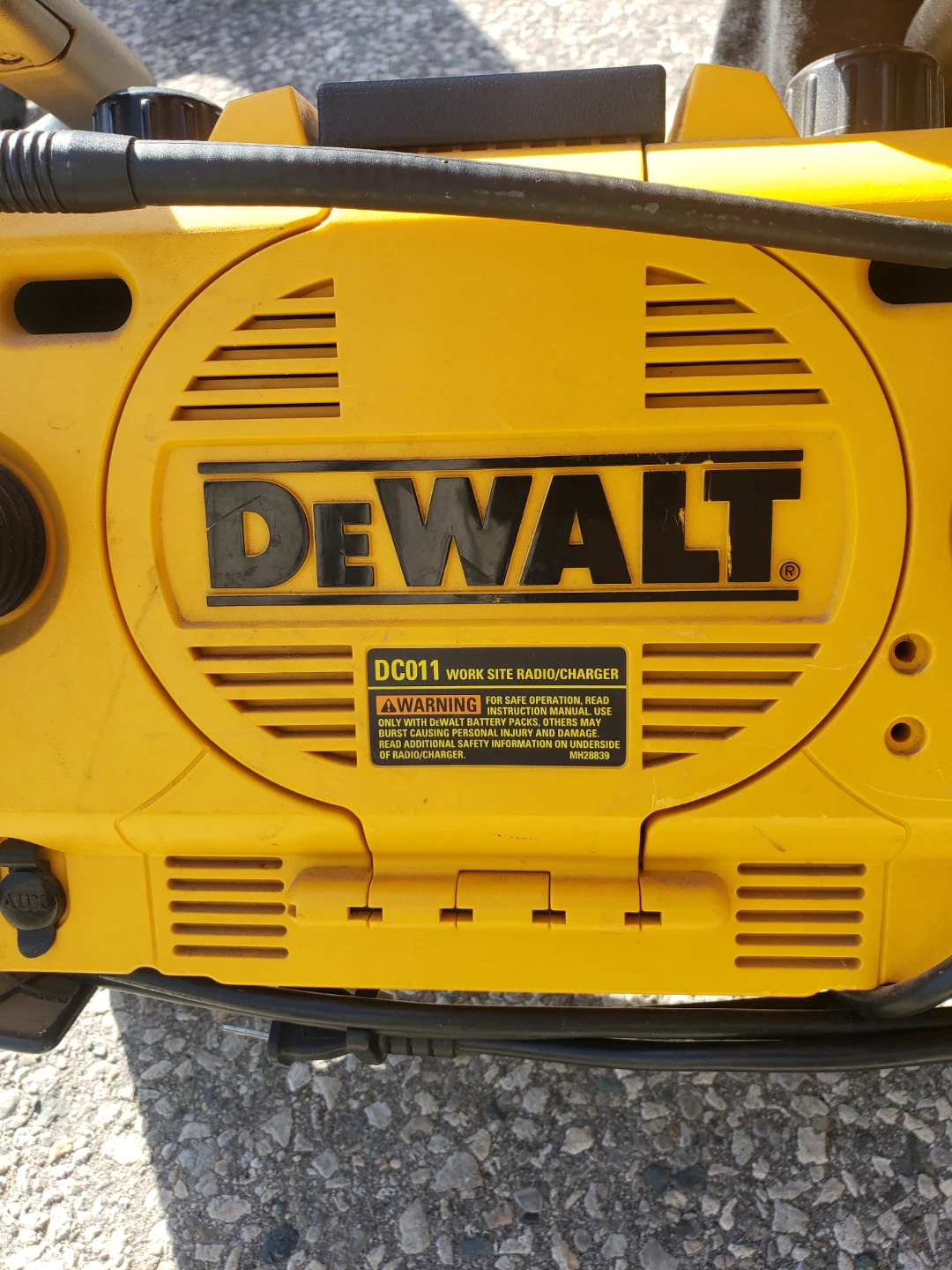 DEWALT DC011 Work Site Radio and Charger - photo 2