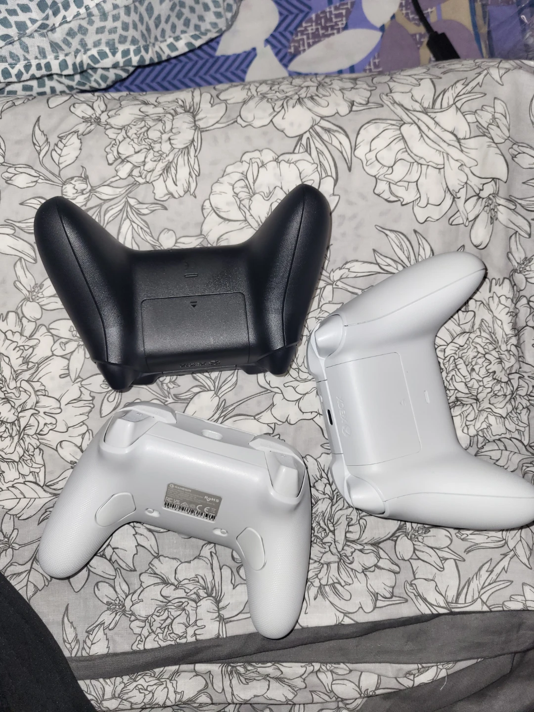 Three Xbox-compatible controllers - photo 5