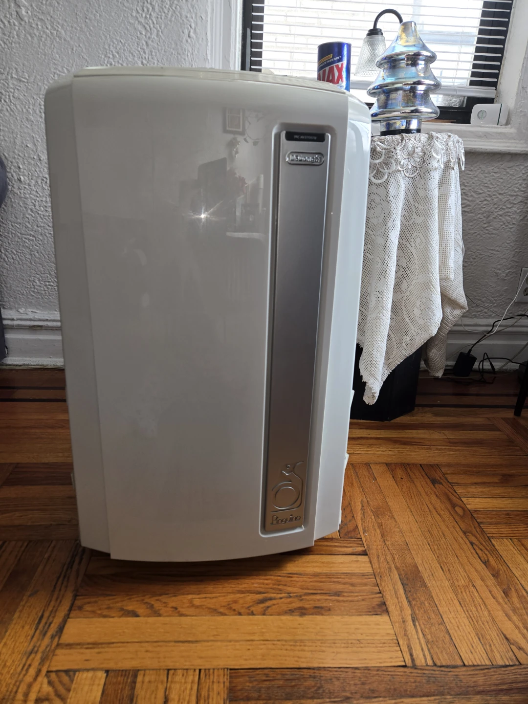 DeLonghi 12.000 BTU  portable air conditioner,  new without box
