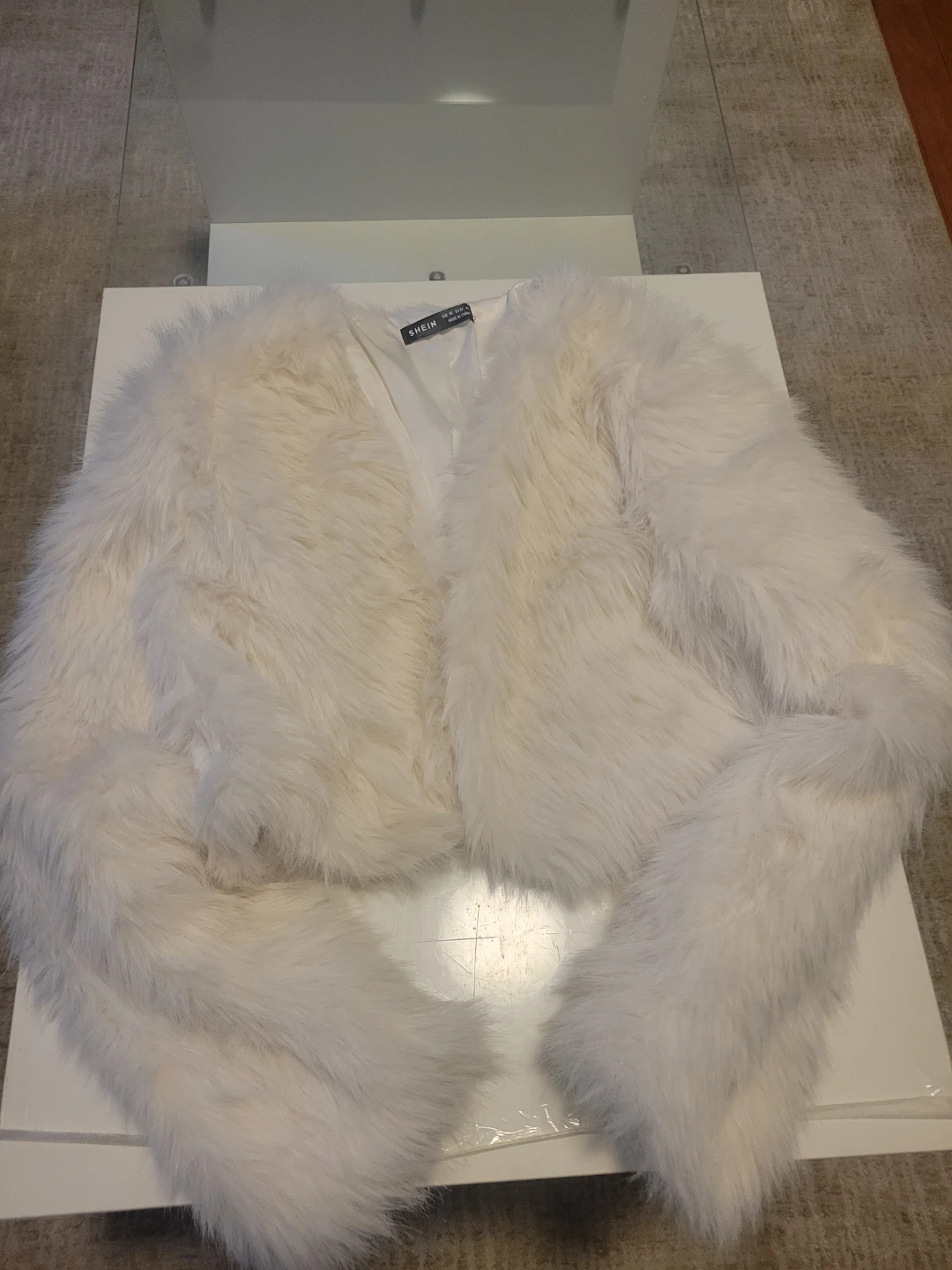 SHEIN White Faux Fur Shrug - photo 2
