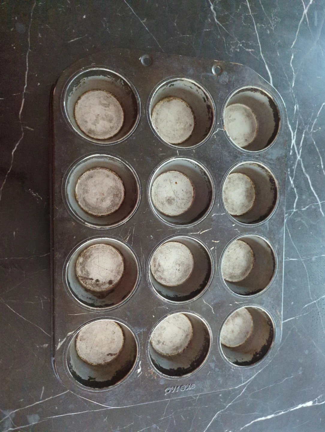 Pyrex 12-Cup Muffin Pan