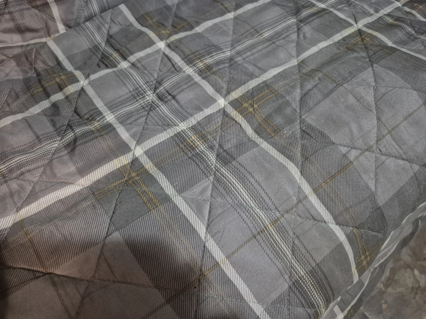 Grey Plaid Quilted Sofa Cover, covers a 3 seater. - photo 2