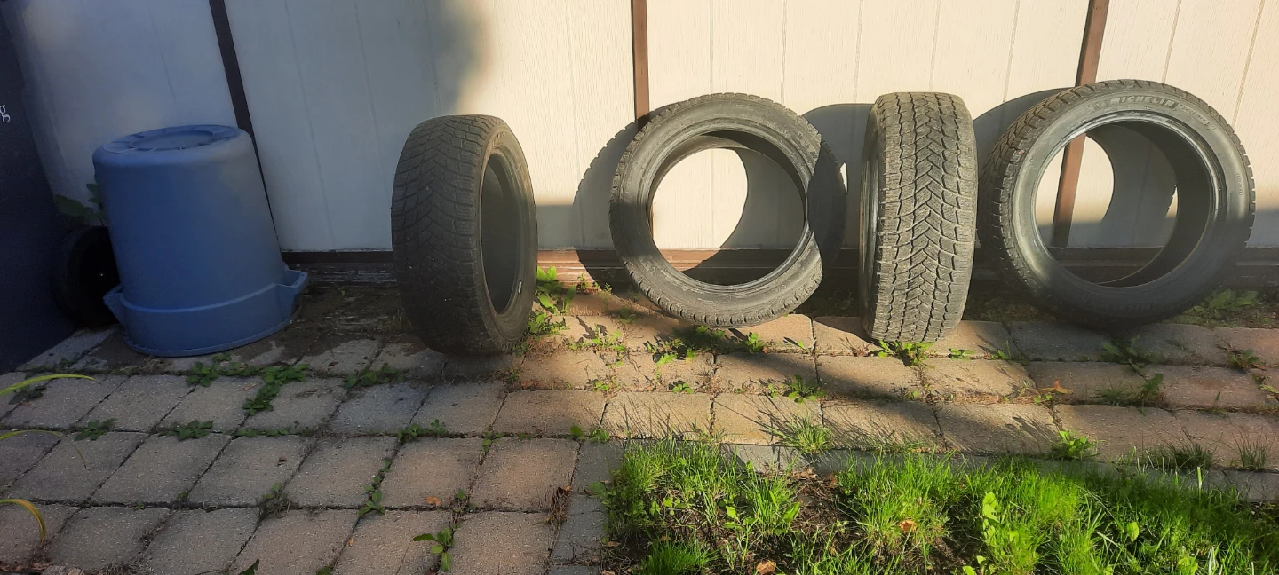 Set of 4 Michelin 205/55 R17 Tires - photo 2