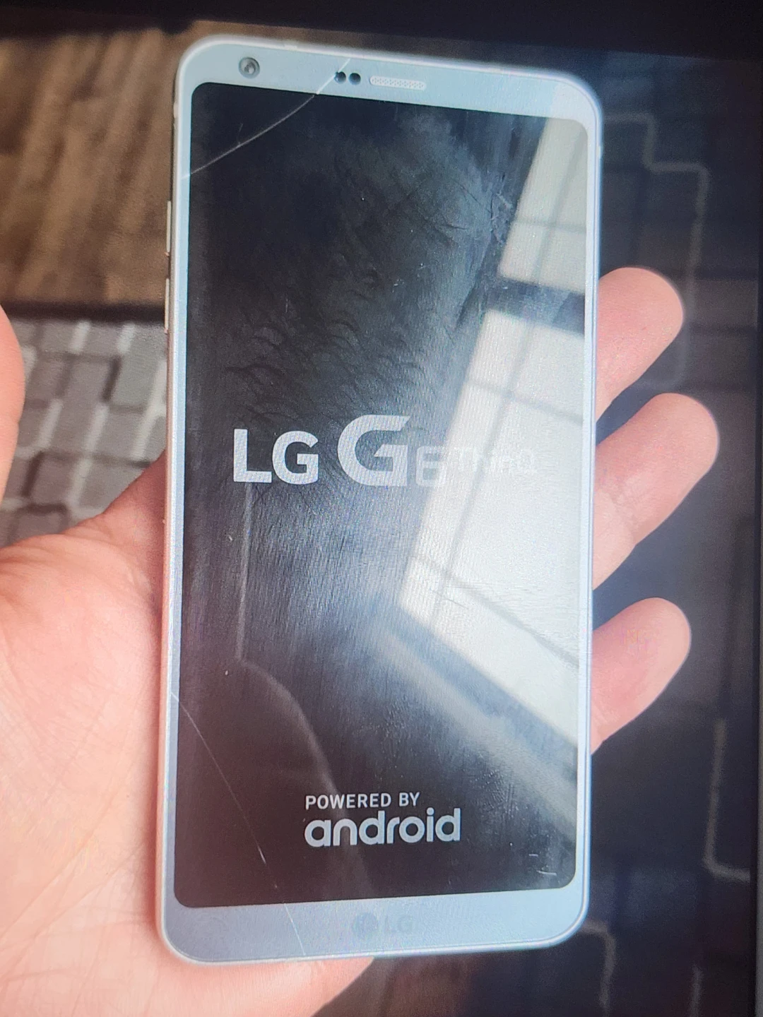 LG G6 ThinQ Smartphone has crack working good