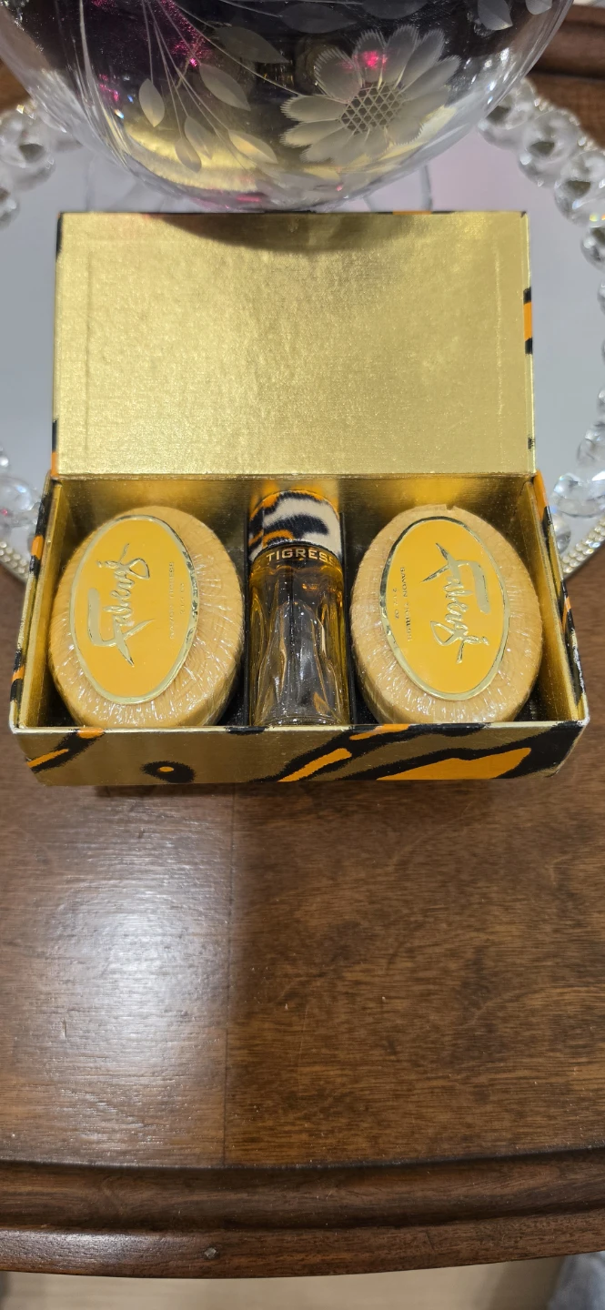 Faberge Tigress Debutette Cologne and Soap Set