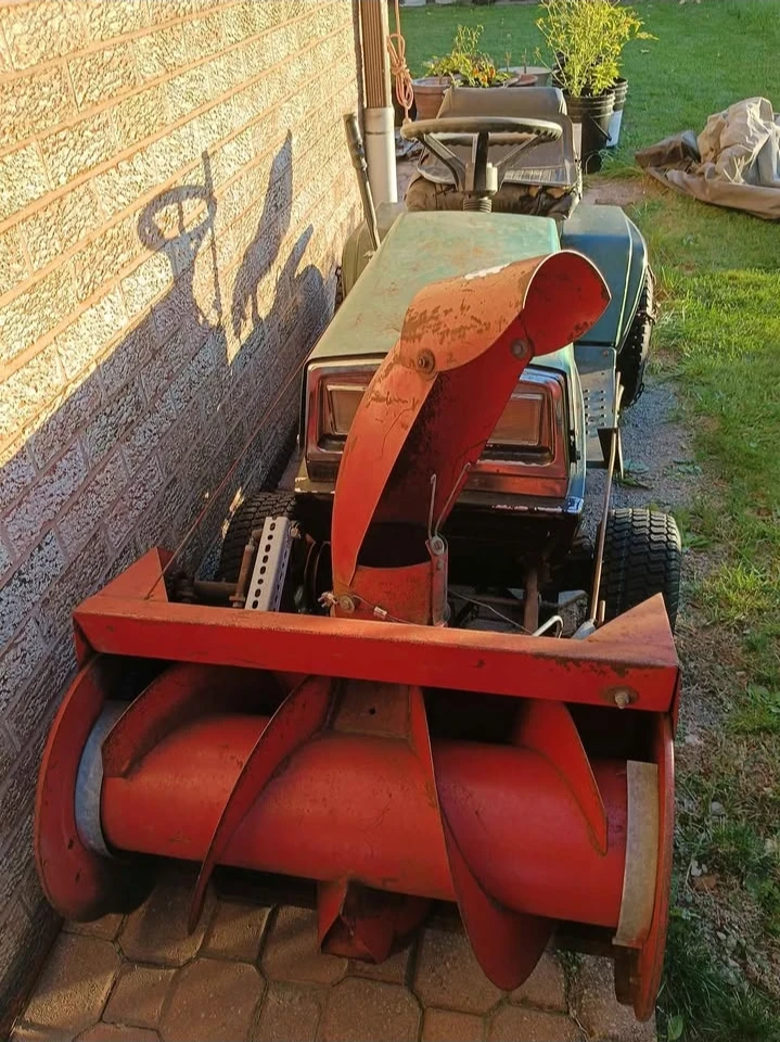 Lawn Tractor with Snow Blower - photo 4
