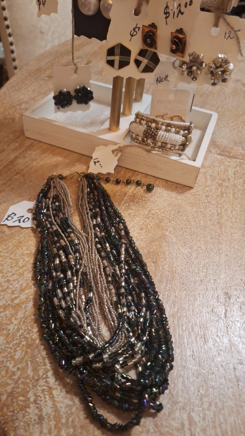 Whole Display and Vintage Jewellery Collection - photo 4