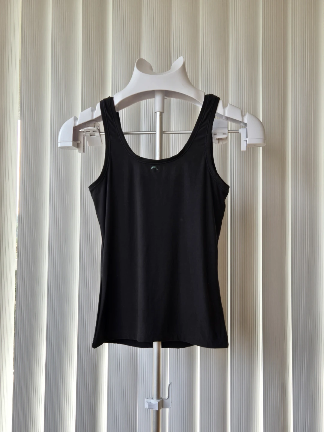 huha Black Sporty Classic Tank Top - Size Medium - photo 4