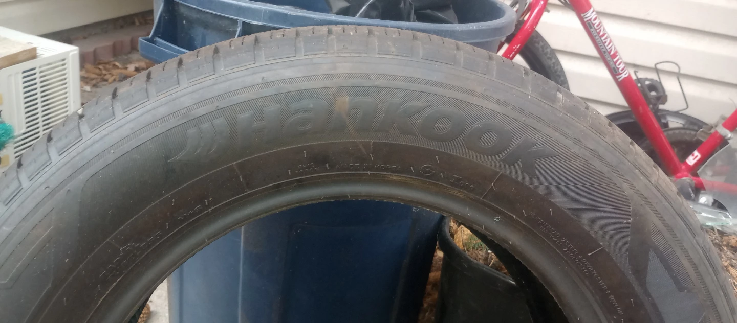 Hankook Dynapro HT Tire 225/65R17