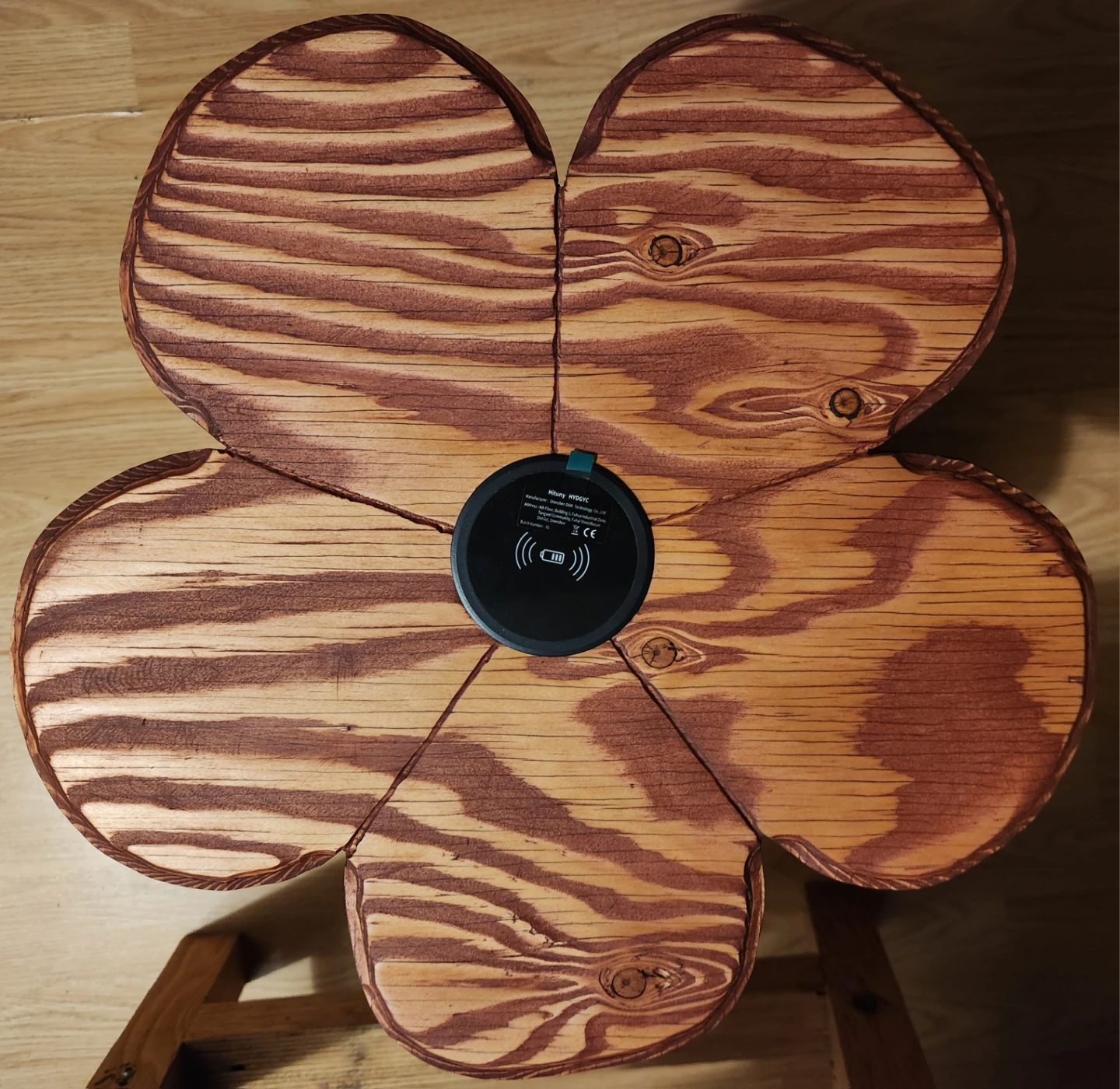 Free coffee table and side tables with a wireless charger - photo 4