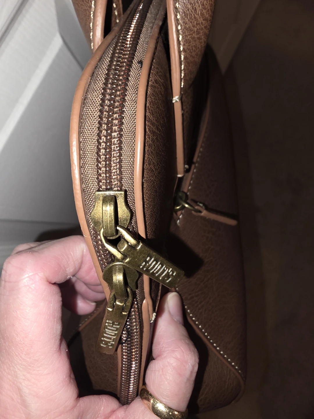 Vintage-style Roots  dome satchel - photo 3