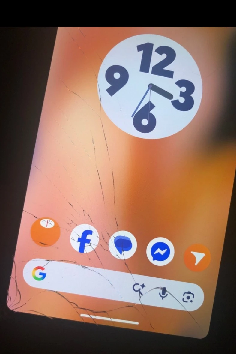 GOOGLE PIXEL 6a (Cracked Screen) - photo 3
