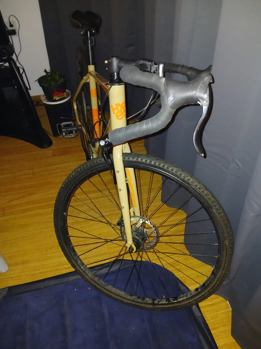 Hyper Gravel Bicycle - photo 2