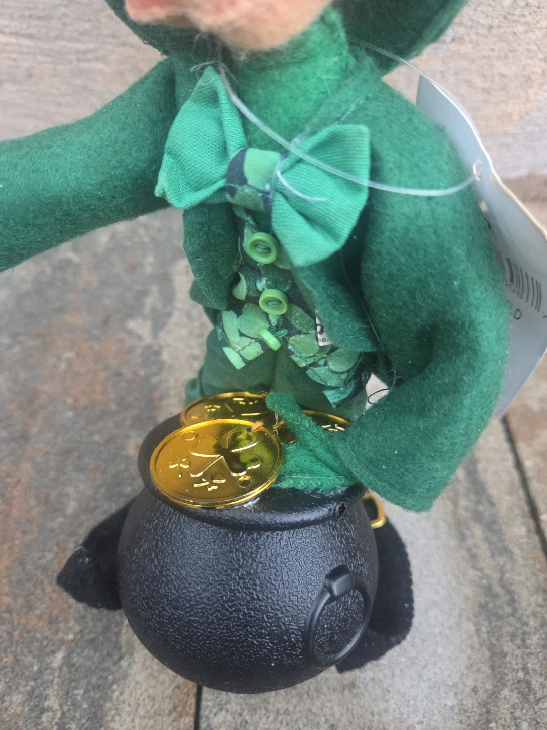 Annalee 9 Inch Leprechaun with Pot of Gold - photo 2