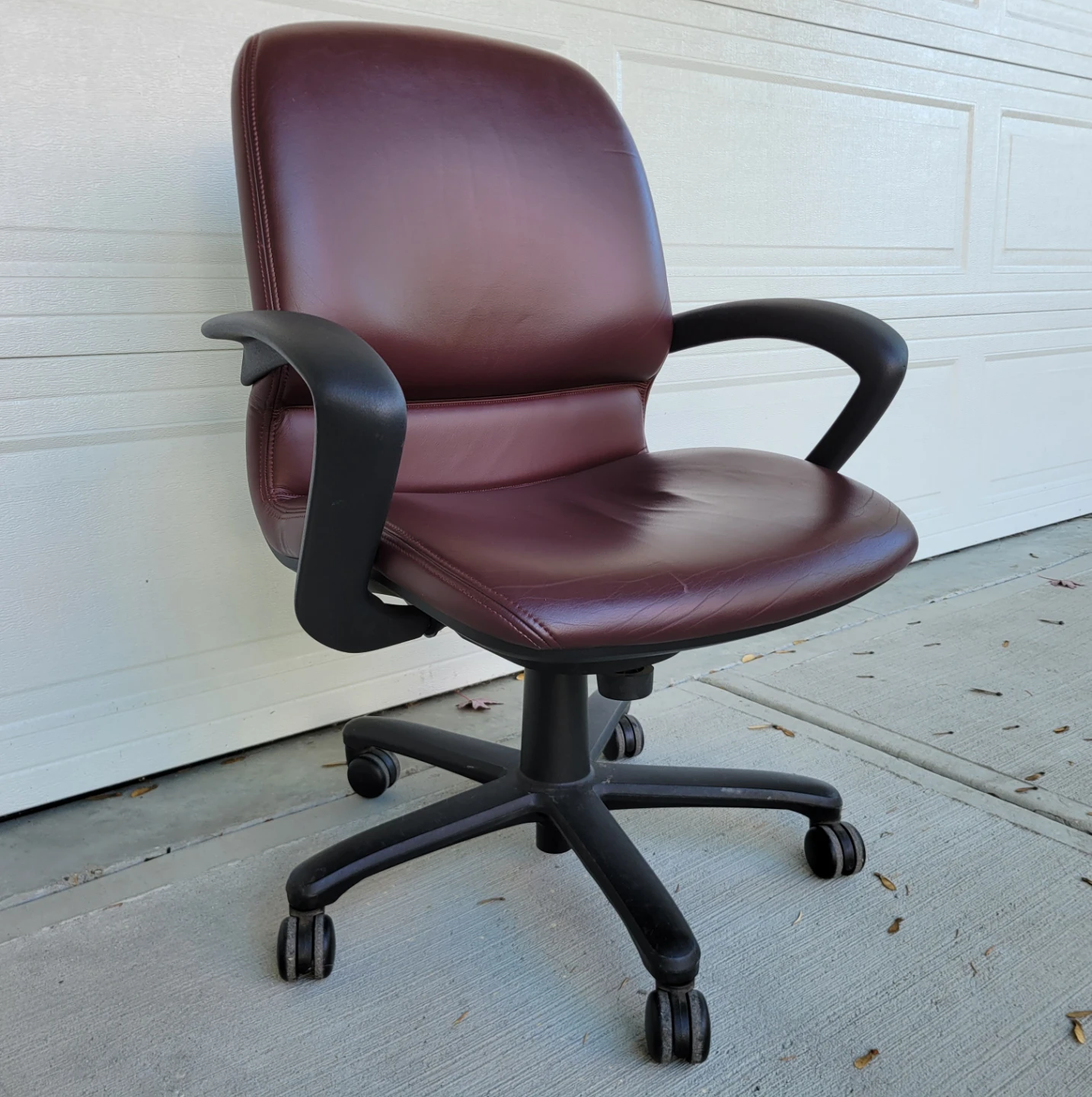 Burgundy Office Chair / Desk Chair / Computer Chair.