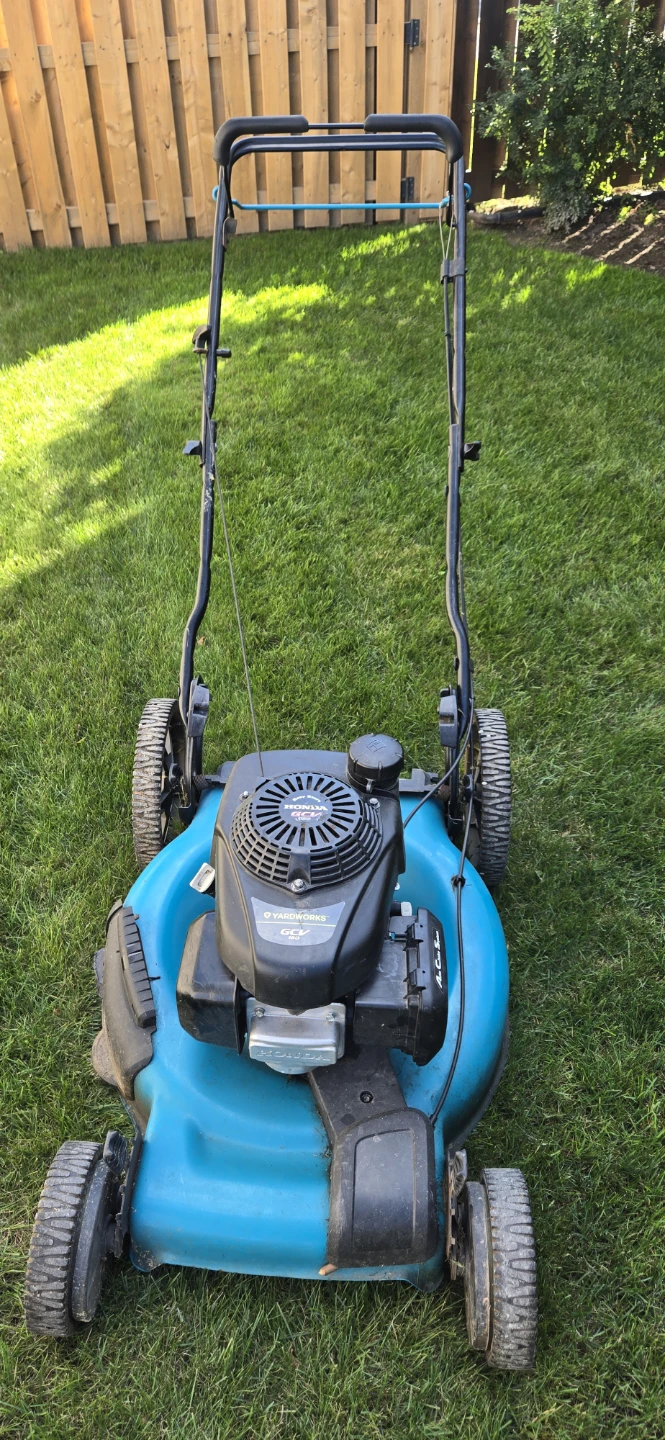 Yardworks Lawnmower with Honda GCV 160 Engine