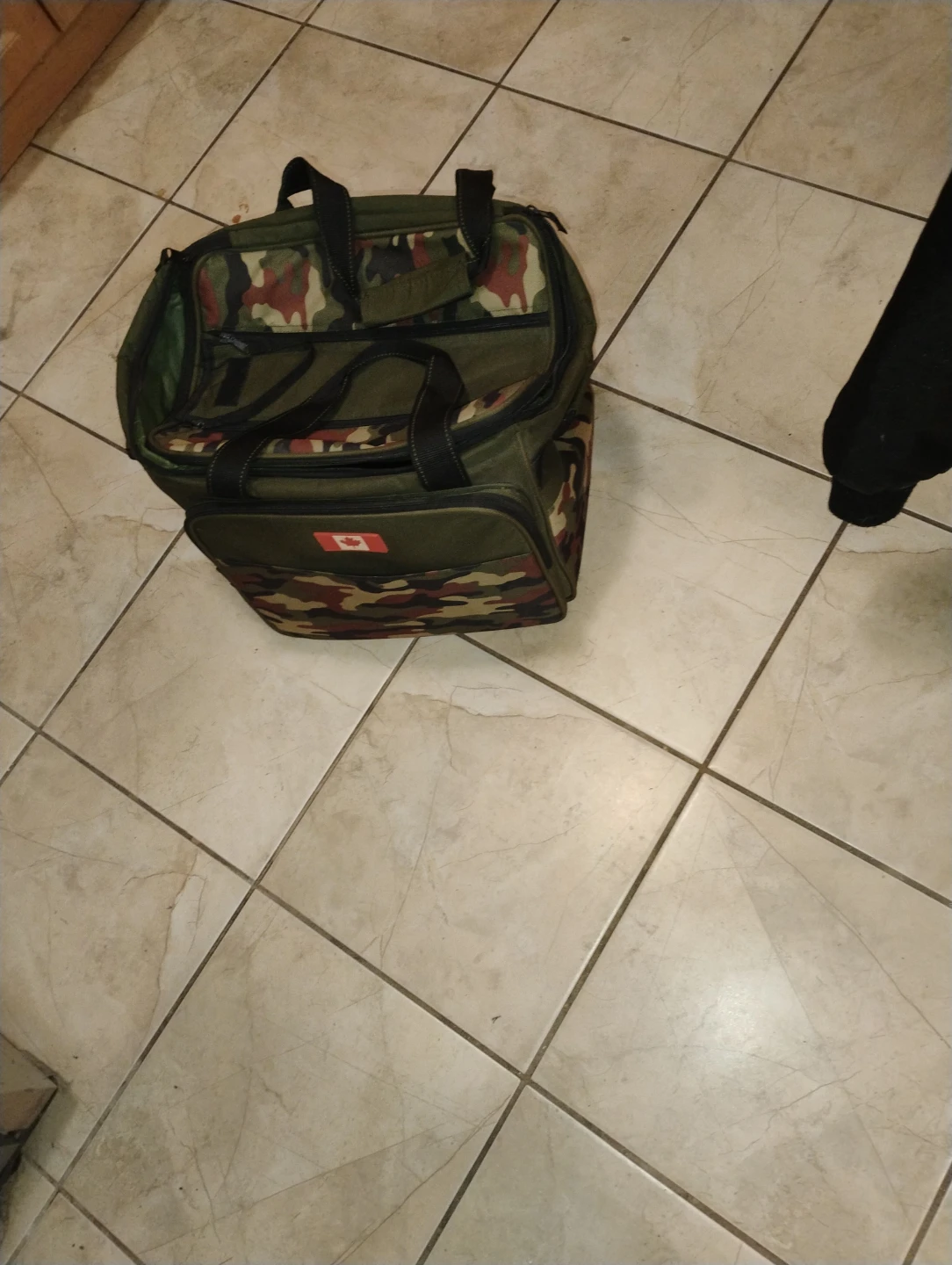 Camo pattern soft-sided cooler bag - photo 2