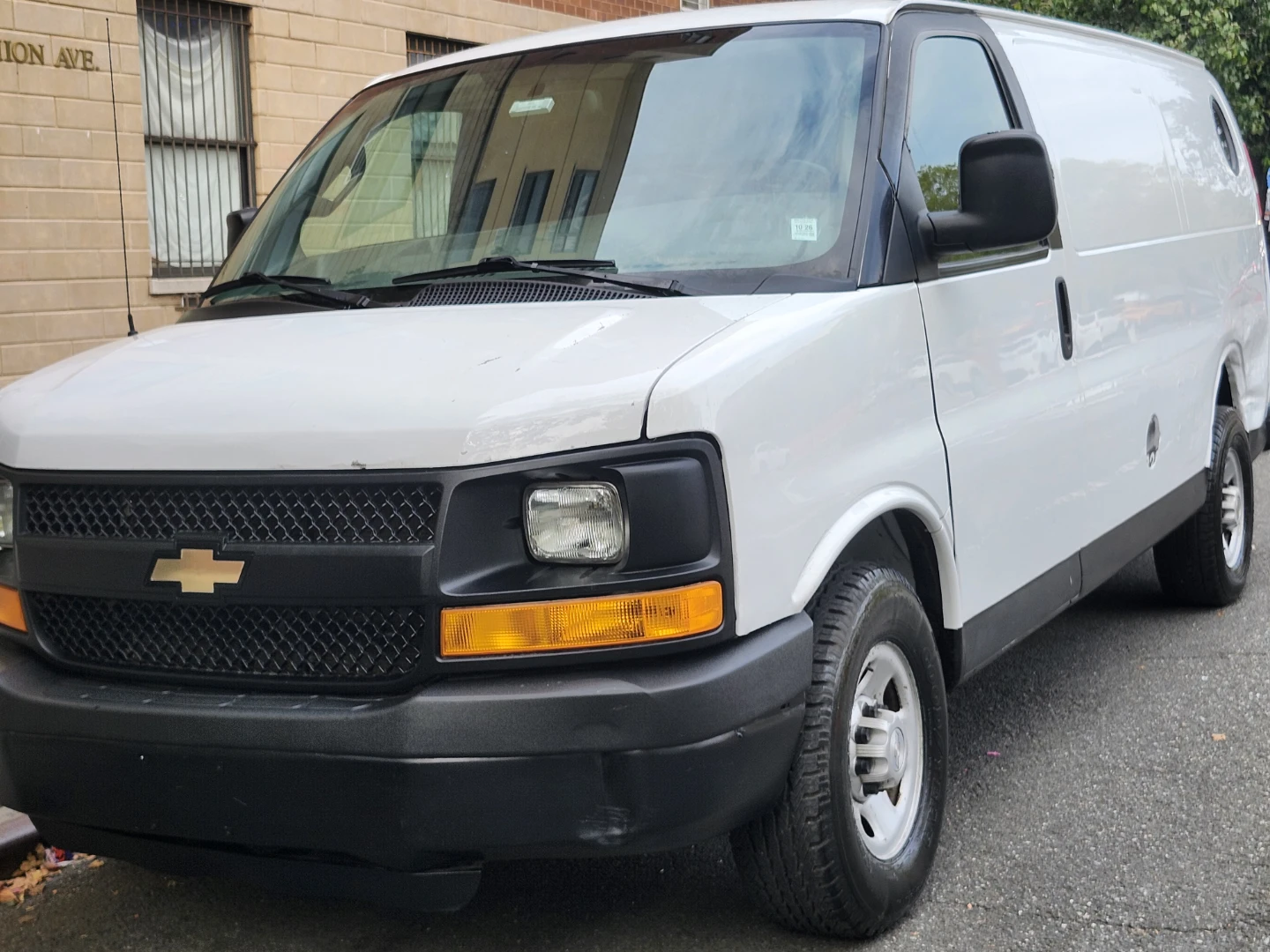 2016 Chevrolet Express Cargo Van - photo 2