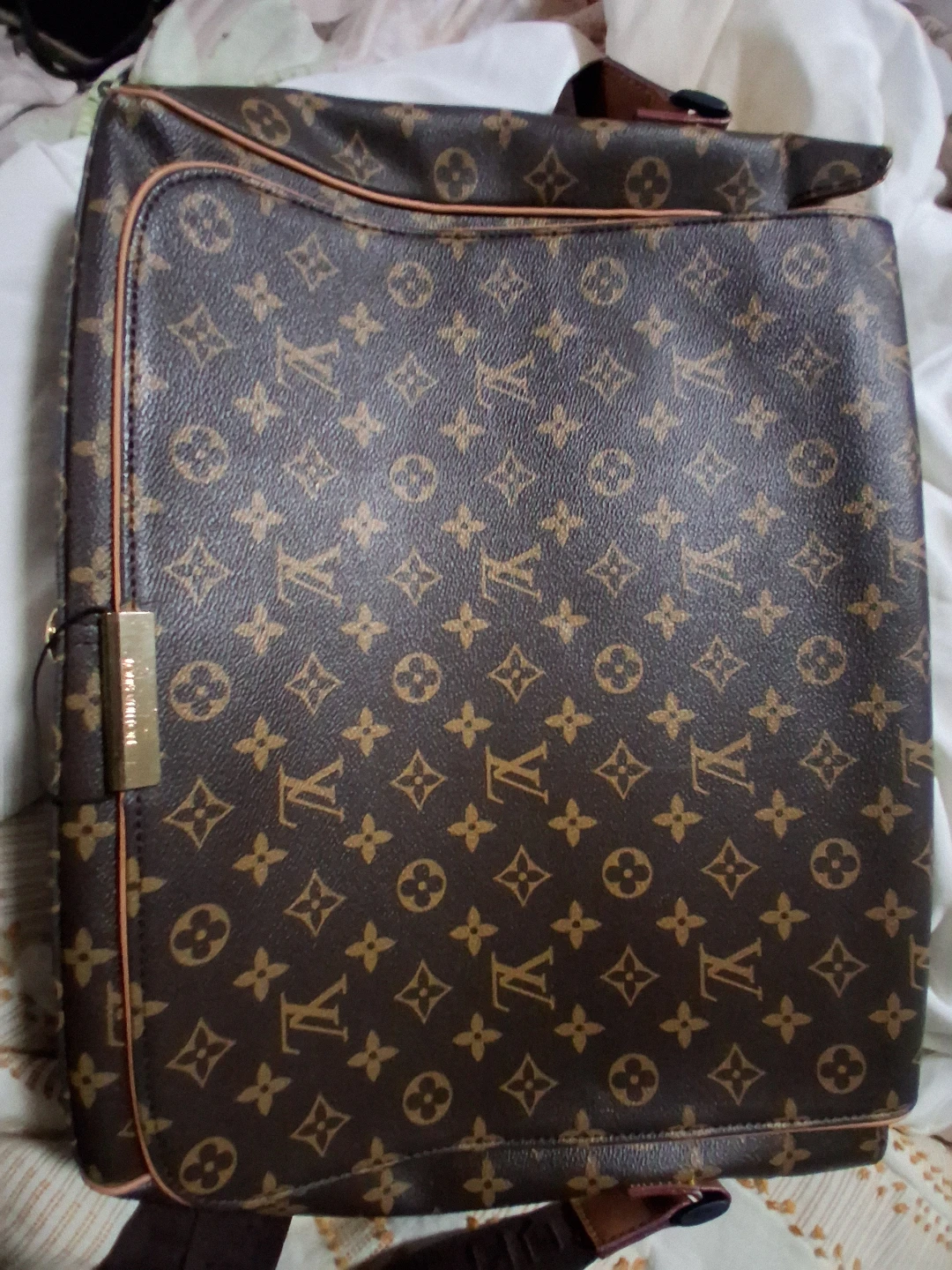 Louis Vuitton Messenger Bag - photo 2