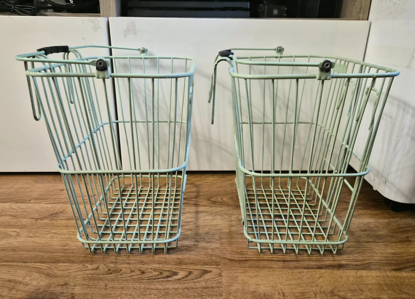 TWO Basil Bike Baskets + FREE bike rack + bungee cords - photo 4