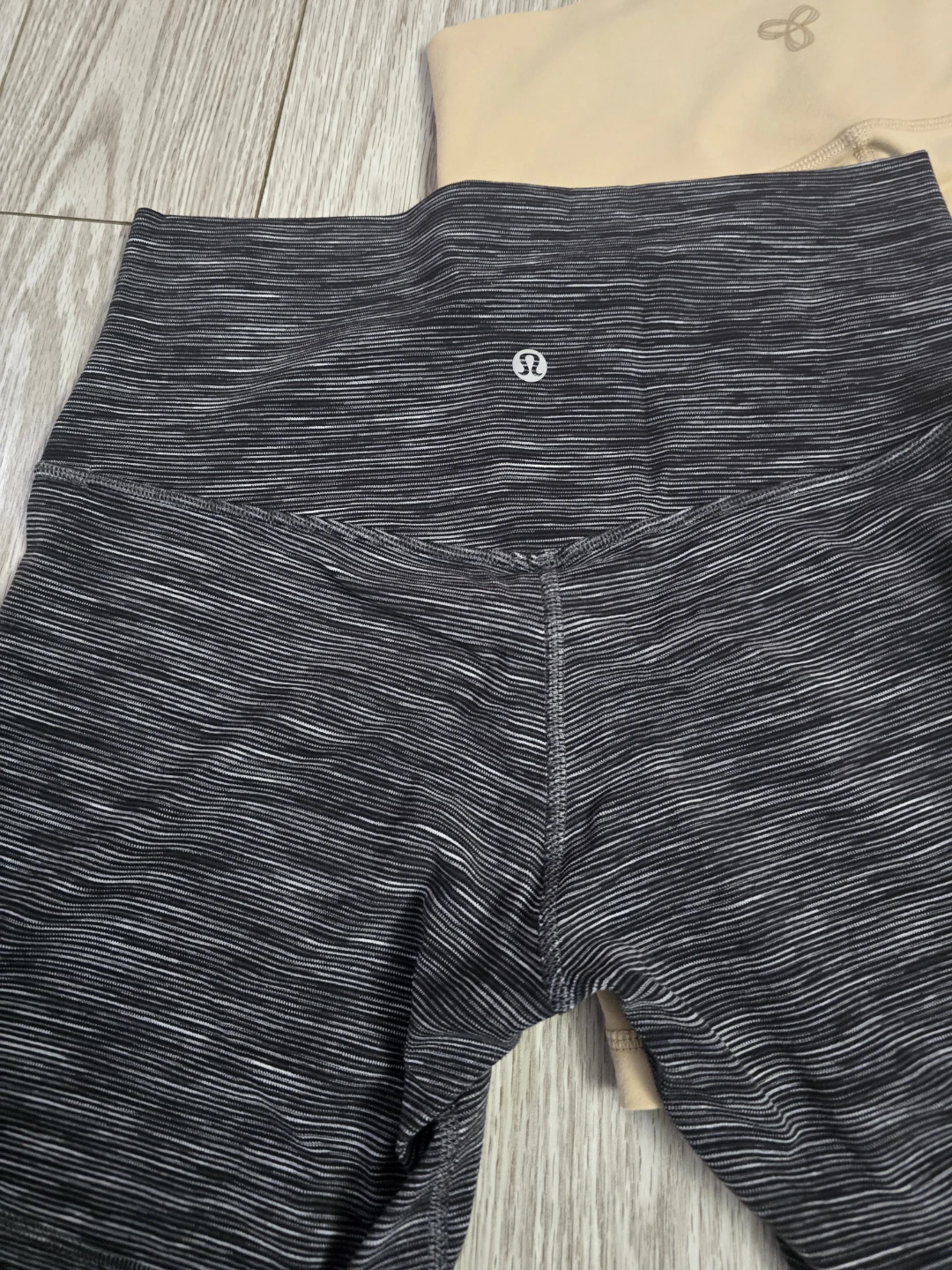 Two pairs of athletic shorts (Lululemon and Aritzia) - photo 4
