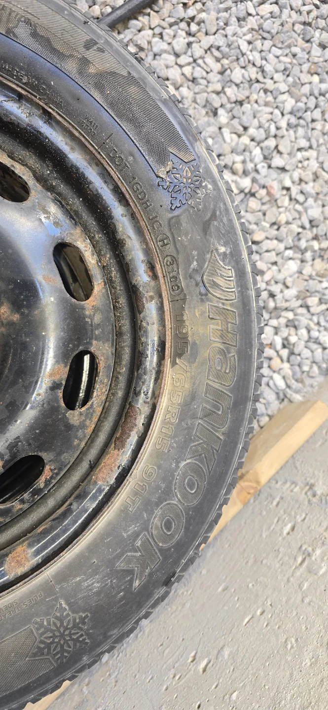Set of 4 Hankook Winter Tires on Rims - photo 3
