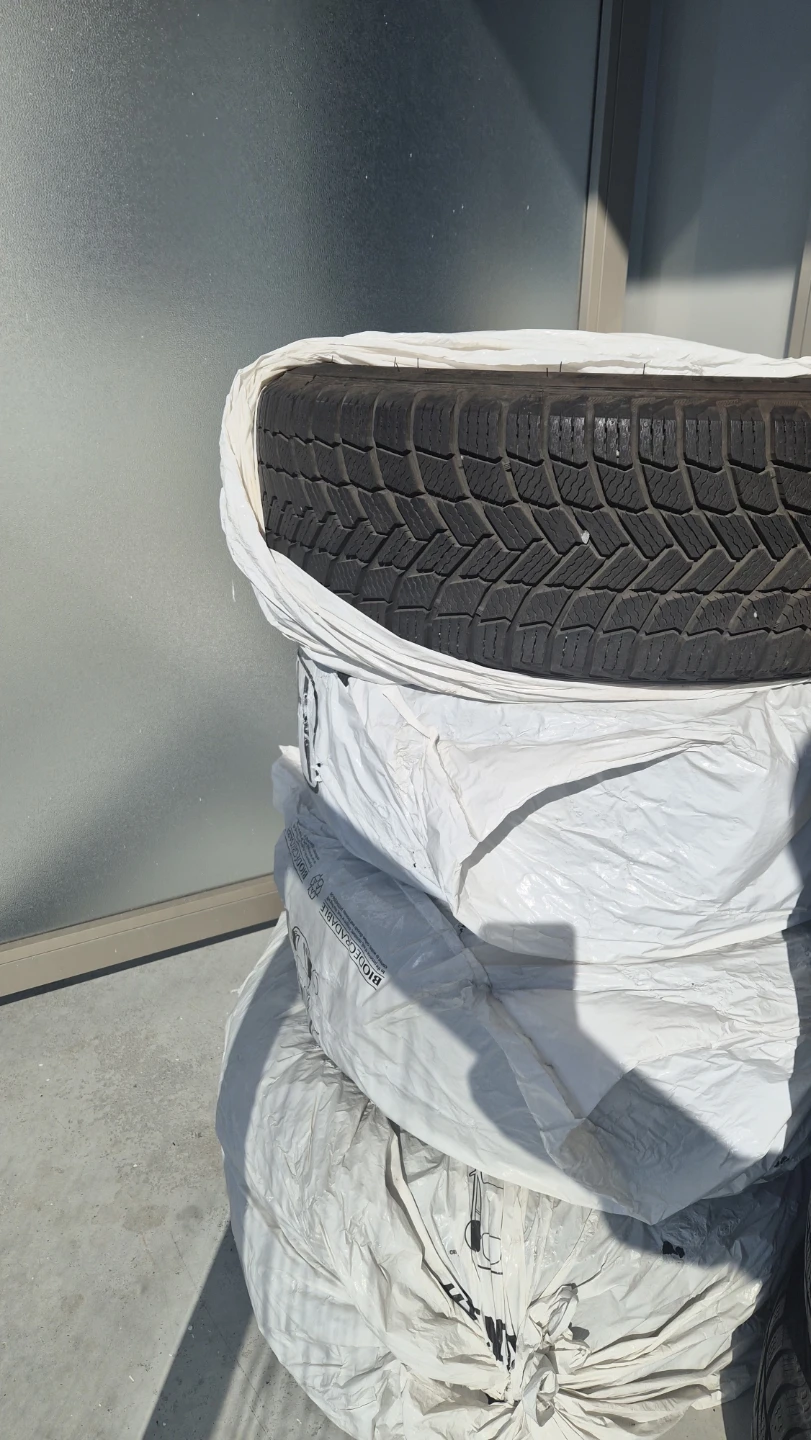 Set of 4 Michelin Winter Tires w/ Rims - 215/60 R17 (7mm Tread) - photo 3