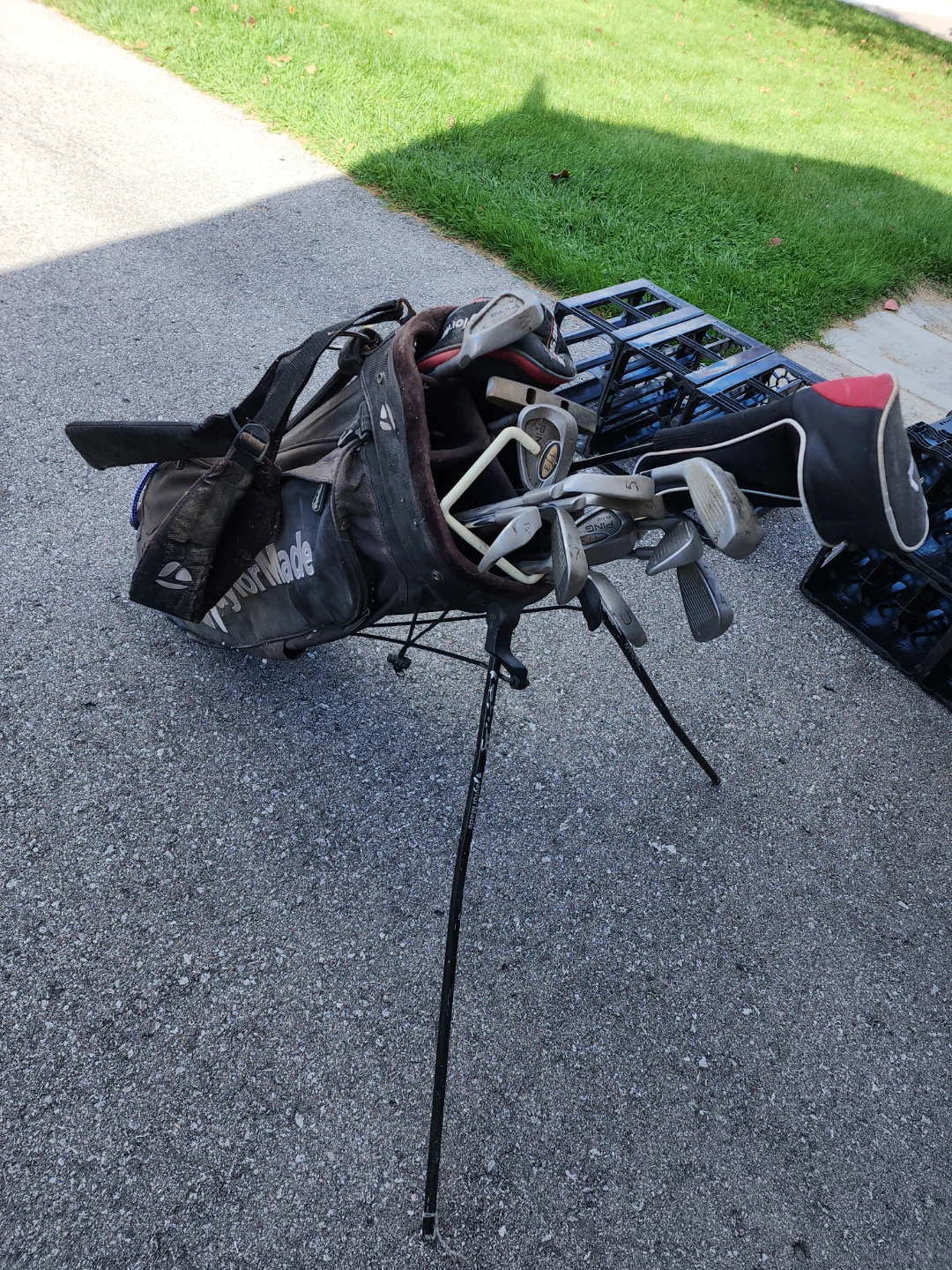 Right handed golf clubs and caddy - photo 2