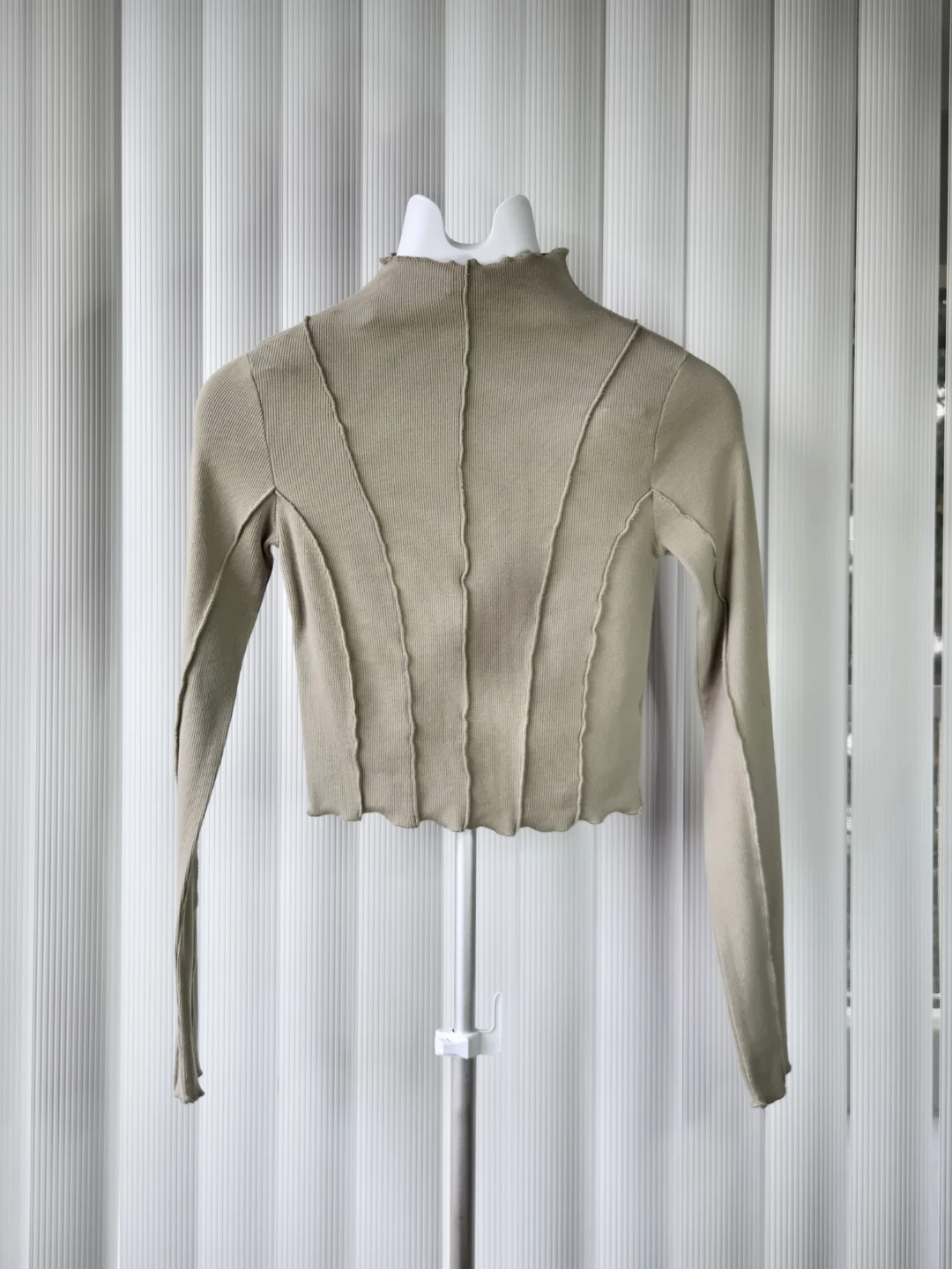 Dynamite Ribbed Mock Neck Top - Size Small
