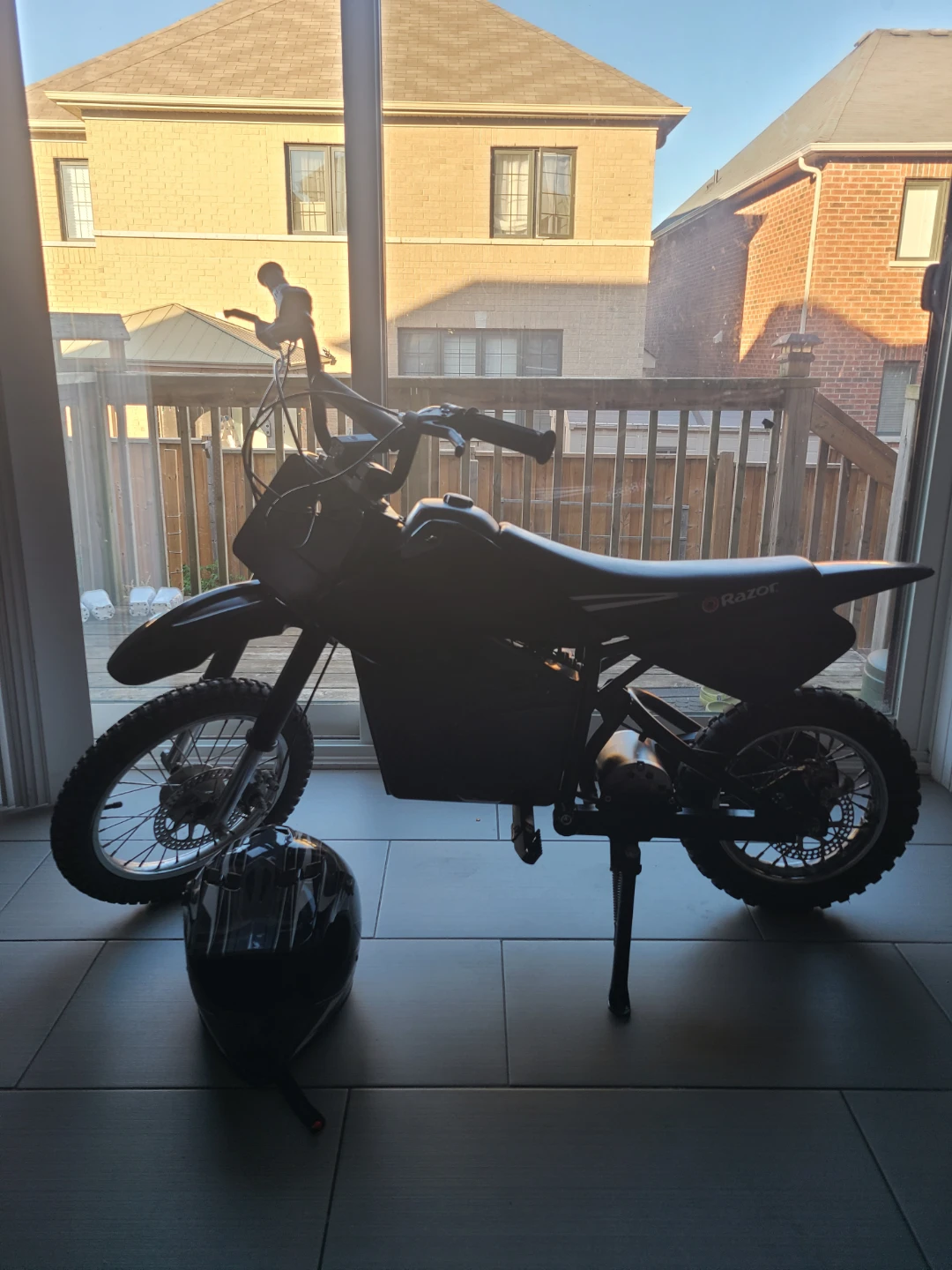 Razor mx650 with helmet (electric dirt bike)