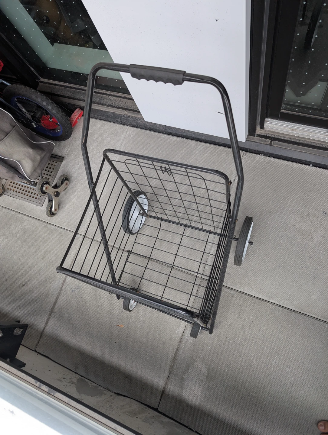 Black Metal Shopping Cart - photo 2