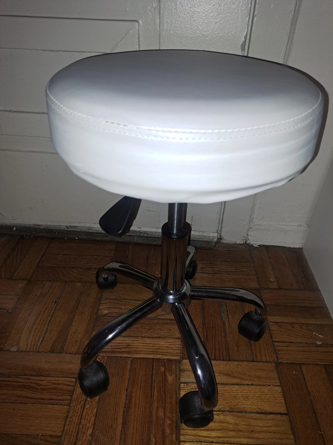 Round stool - white