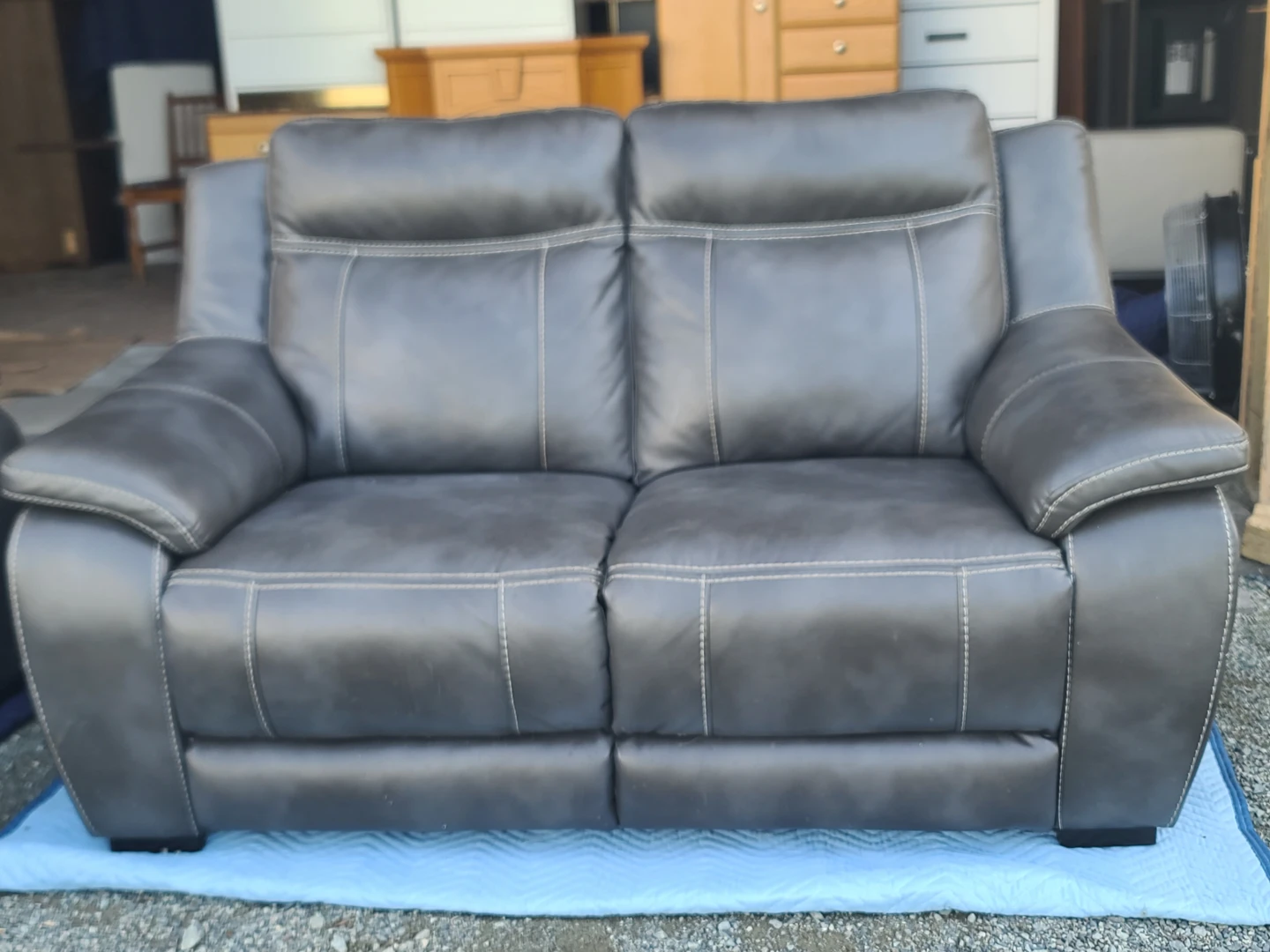 Pair of Grey Leather Loveseats - photo 3