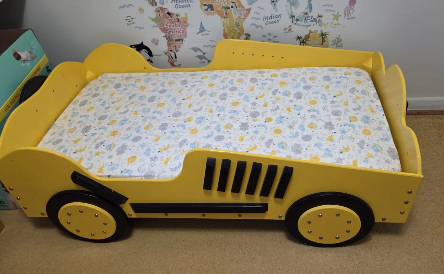 Yellow car-shaped toddler bed - photo 4