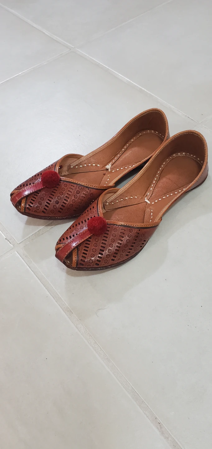Traditional Brown Punjabi Leather Juttis - photo 3